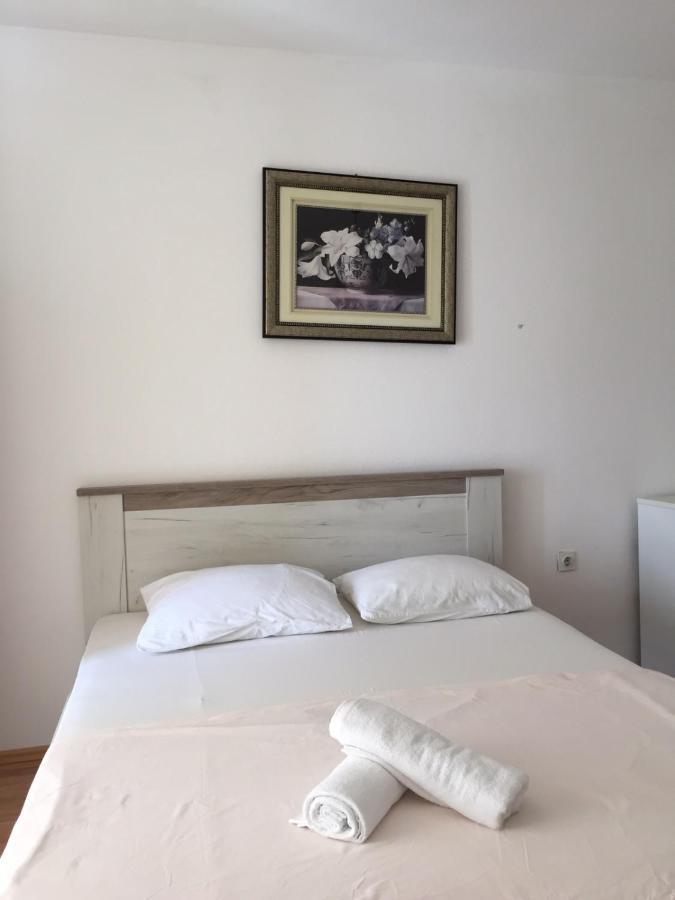 Em Apartments Ulcinj Bagian luar foto