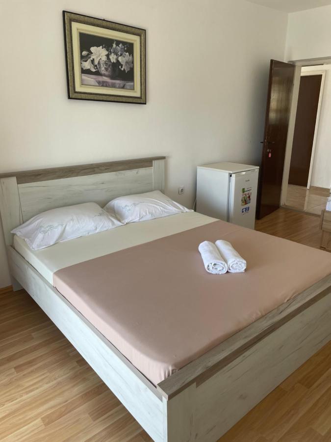 Em Apartments Ulcinj Bagian luar foto